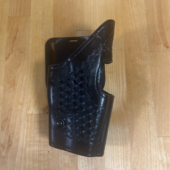 GOULD & GOODRICH - K-FORCE - BLACK WEAVE DOUBLE RETENTION DUTY HOLSTER - Picture 1 of 8